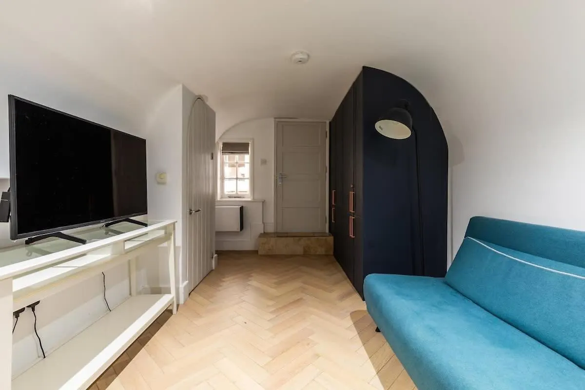 Elegant Georgian Flat In Historic Bath With Garden Apartment United Kingdom