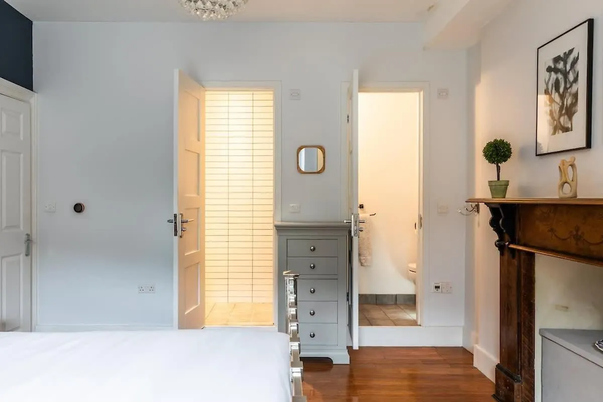 Elegant Georgian Flat In Historic Bath With Garden Apartment United Kingdom