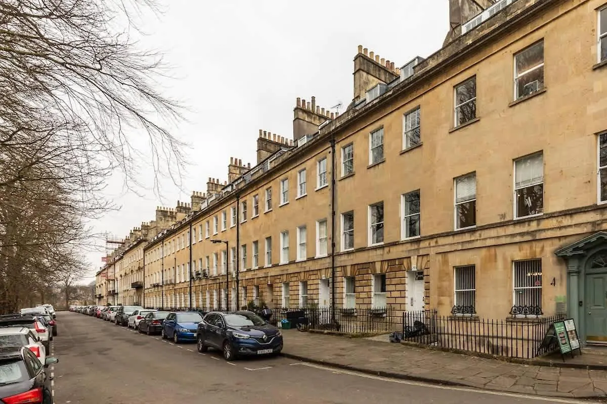 Elegant Georgian Flat In Historic Bath With Garden Apartment