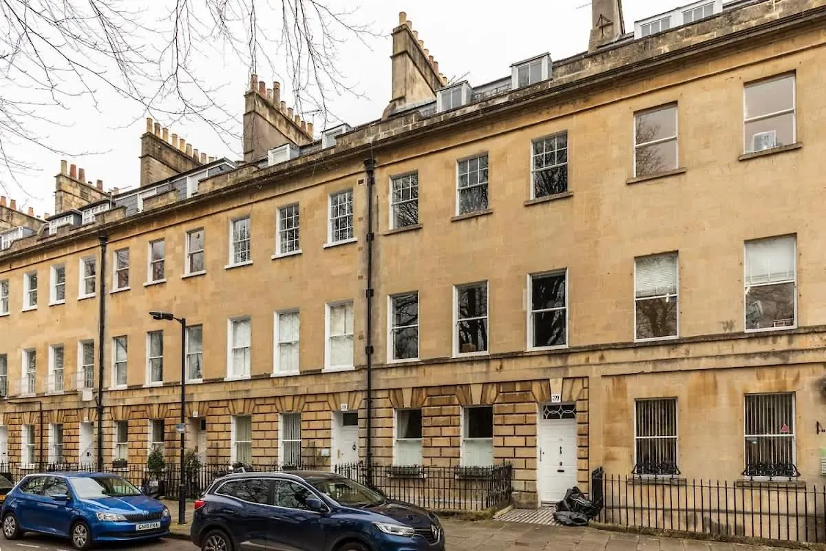Elegant Georgian Flat In Historic Bath With Garden Apartment