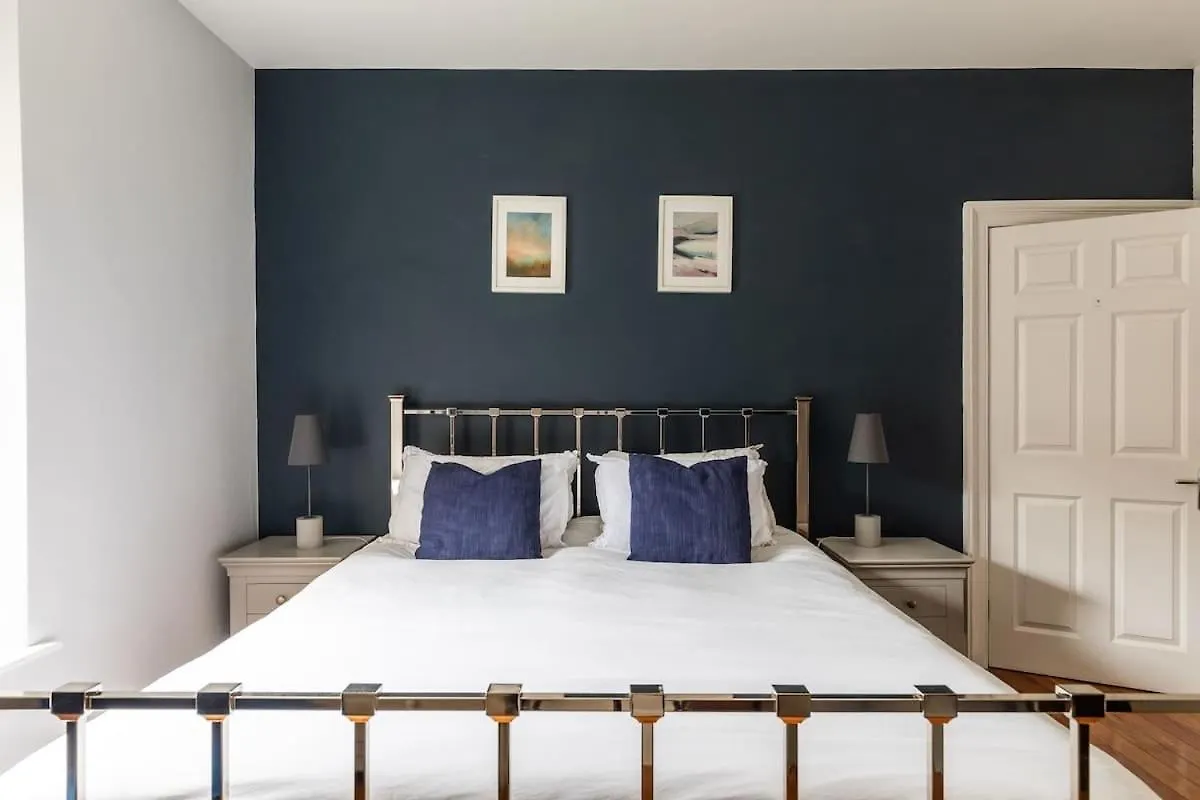 Elegant Georgian Flat In Historic Bath With Garden Apartment