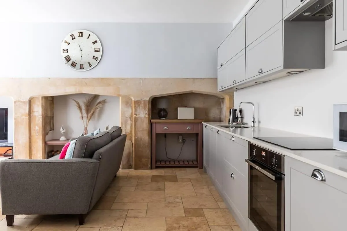 Elegant Georgian Flat In Historic Bath With Garden Apartment
